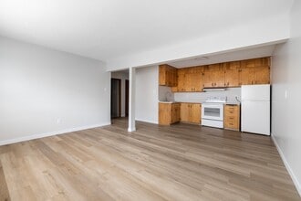 2151 Hamilton St in Regina, SK - Building Photo - Building Photo