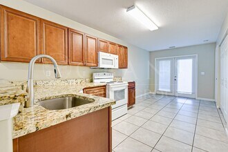 220 N Halifax Ave in Daytona Beach, FL - Building Photo - Building Photo