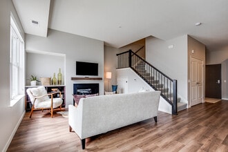 Carrick Apartments and Townhomes in Tonka Bay, MN - Foto de edificio - Interior Photo
