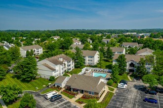 Greenway Chase in Florissant, MO - Foto de edificio - Building Photo