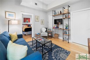 125 E Broad St, Unit 2B in Savannah, GA - Building Photo