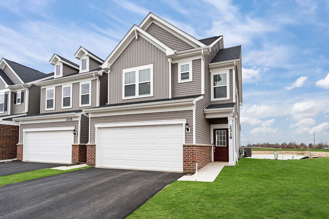 2319 Ryegrass Ln in Bolingbrook, IL - Building Photo