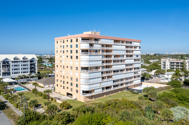 CORAL SEAS CONDOMINIUM in Cocoa Beach, FL - Foto de edificio - Building Photo