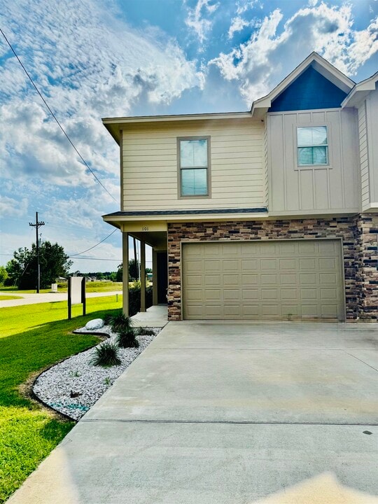 5100 Westgate Ln in Lumberton, TX - Building Photo