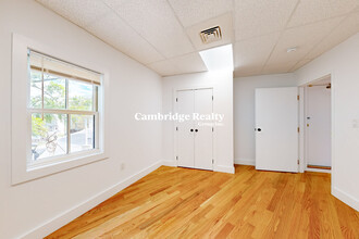 1034 Cambridge St, Unit 1 in Cambridge, MA - Building Photo - Building Photo