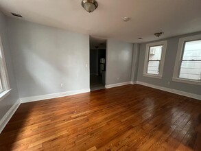 96 W 19th St in Bayonne, NJ - Foto de edificio - Building Photo