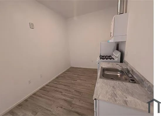 10501 Wilmington Ave, Unit 5 in Los Angeles, CA - Foto de edificio - Building Photo