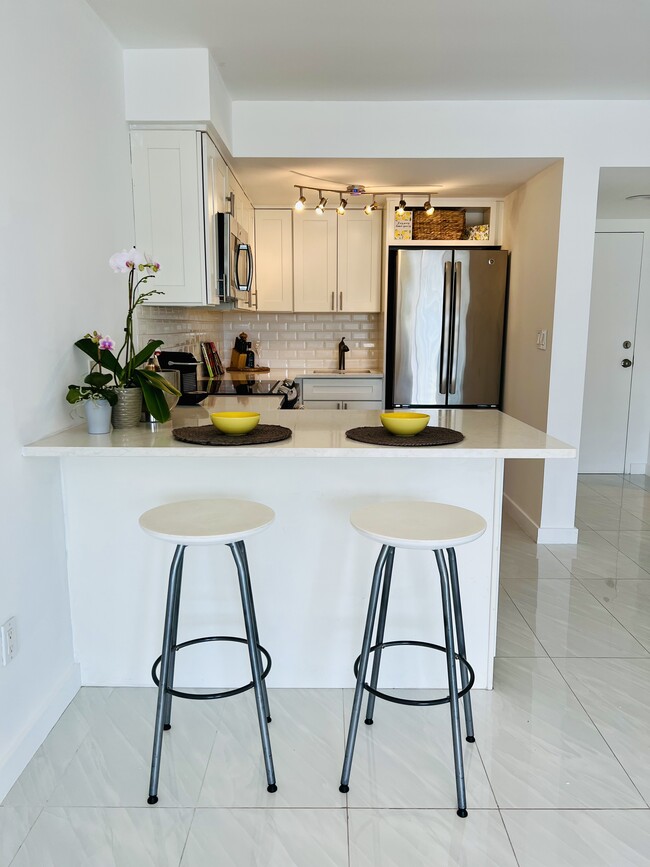 1650 NE 115th St, Unit 408 in Miami, FL - Building Photo - Building Photo