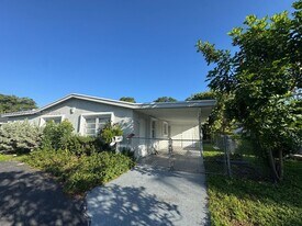 6241 NW 12th St in Sunrise, FL - Building Photo