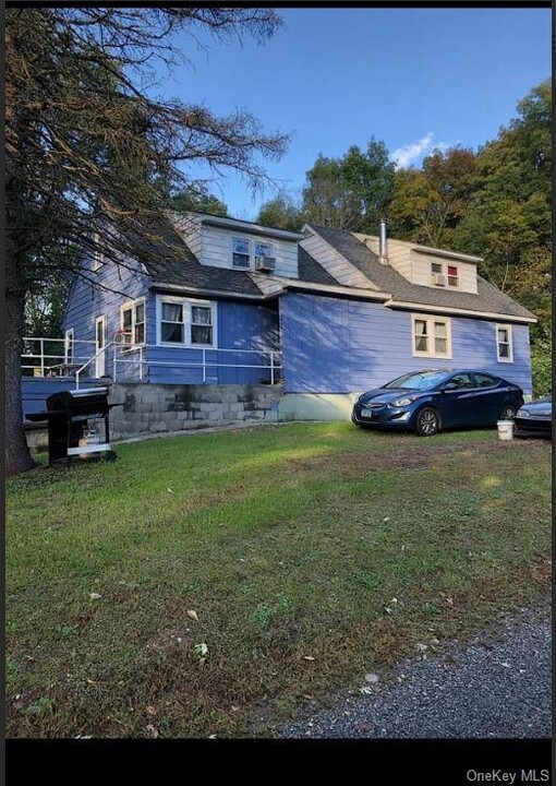 1608 NY-9G in Hyde Park, NY - Building Photo