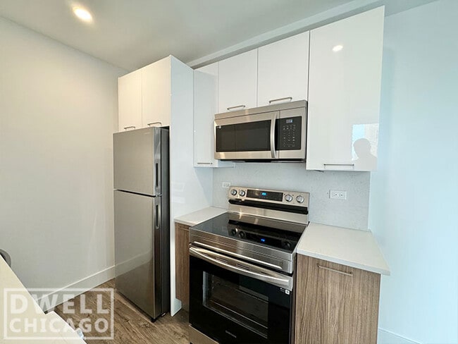901 W Carmen Ave, Unit 2 in Chicago, IL - Building Photo - Building Photo