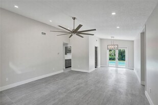 11627 SW 50th St in Cooper City, FL - Building Photo