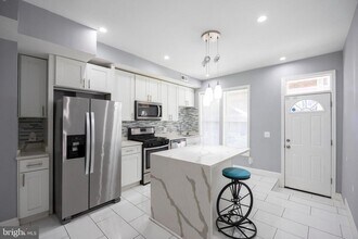 10 N Ellwood Ave in Baltimore, MD - Building Photo - Building Photo