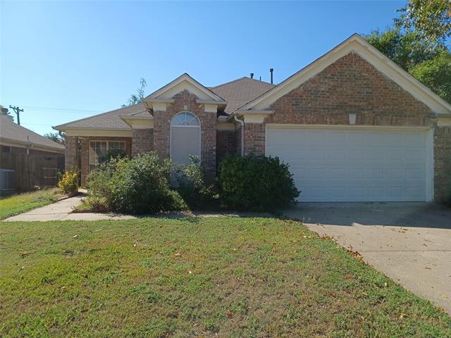 1121 Marshall Dr in Euless, TX - Building Photo
