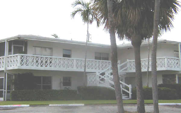 Sunland Terrace in Lighthouse Point, FL - Building Photo