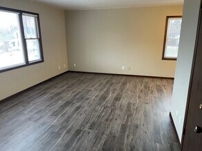 101 Neidig Ave, Unit #3 in Muscatine, IA - Building Photo - Building Photo