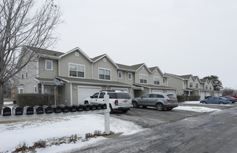 Oak Run Townhomes in Coon Rapids, MN - Building Photo - Building Photo