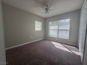2805 15th St SW in Lehigh Acres, FL - Foto de edificio - Building Photo