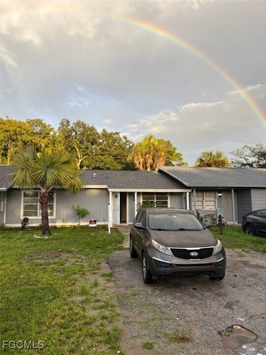 2619 Nightshade Ln in Ft. Myers, FL - Building Photo