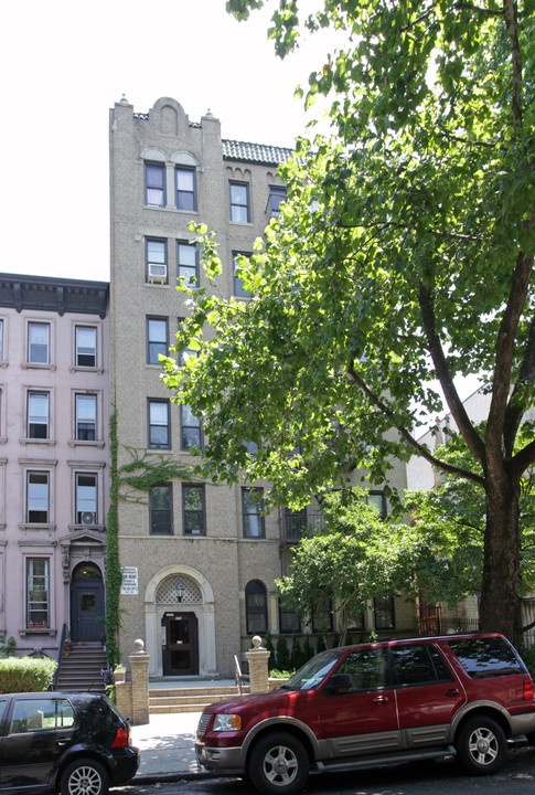 253 Washington Ave in Brooklyn, NY - Building Photo