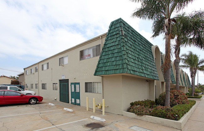 590 12th St in Imperial Beach, CA - Foto de edificio - Building Photo