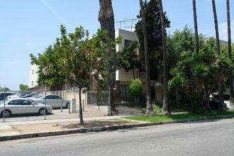 741 S Hobart Blvd in Los Angeles, CA - Building Photo - Building Photo