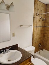 5130-5140 Roseland St in Los Angeles, CA - Foto de edificio - Building Photo