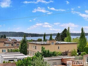 216 5th Ave in Kirkland, WA - Building Photo - Building Photo
