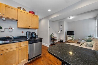 16 Sewall St, Unit #3 in Boston, MA - Building Photo - Building Photo