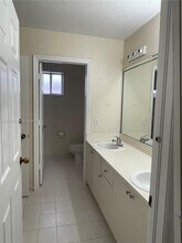8771 NW 106th Ln in Hialeah, FL - Building Photo - Building Photo