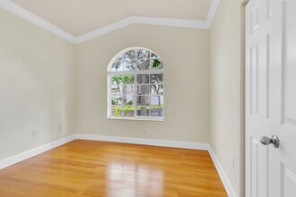 5334 NW 111th Ct in Doral, FL - Foto de edificio - Building Photo