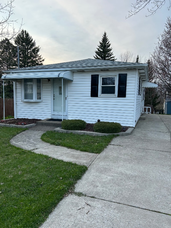 property at 1162 Belleview Dr