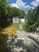 2016 NE 14th Ct, Unit A in Fort Lauderdale, FL - Foto de edificio - Building Photo