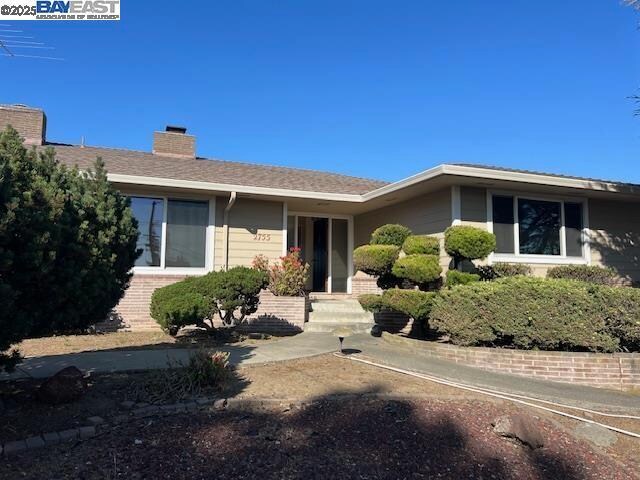 2755 Pineridge Rd in Castro Valley, CA - Building Photo