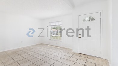 2750 Gramercy Dr in Deltona, FL - Building Photo - Building Photo