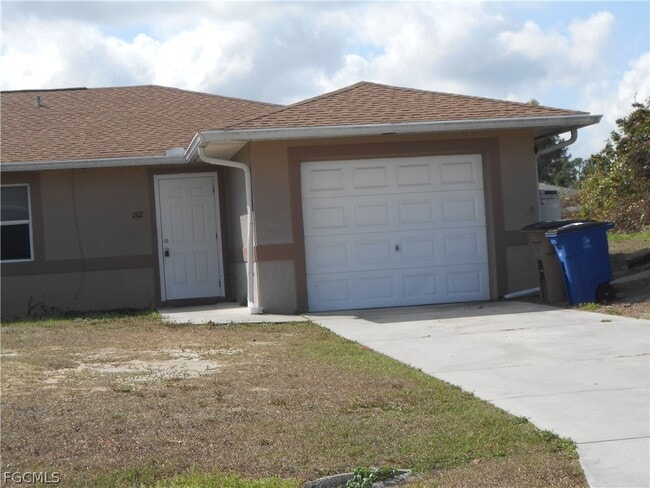 202 Hightower Ave S in Lehigh Acres, FL - Building Photo - Building Photo