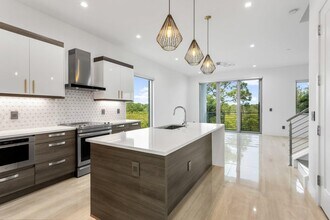 4230 NW 17th Ave in Boca Raton, FL - Building Photo - Building Photo