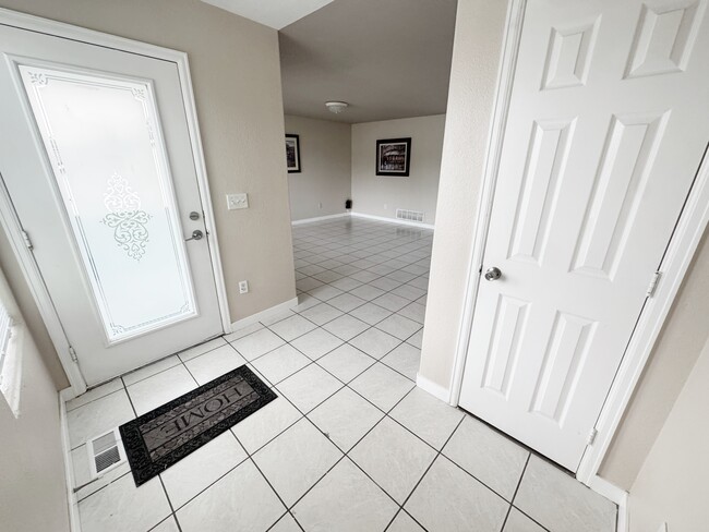 2132 Fairplay St, Unit Upper Level in Aurora, CO - Building Photo - Building Photo