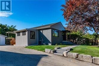 1041 Shepherds Dr in Burlington, ON - Building Photo - Building Photo