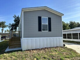 37947 12th Ave in Zephyrhills, FL - Building Photo