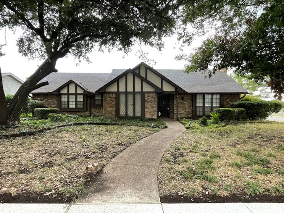 3101 Canterbury Dr in Plano, TX - Building Photo