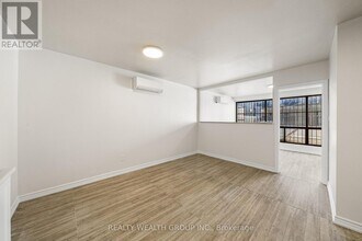 566 Queen St W in Toronto, ON - Building Photo - Building Photo