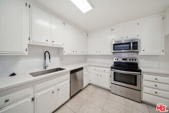 10980 Ohio Ave in Los Angeles, CA - Building Photo - Building Photo