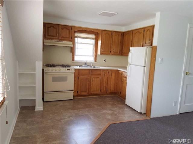 132 E Euclid St in Valley Stream, NY - Building Photo - Building Photo
