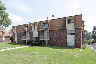 Fontainebleau in Bellevue, NE - Foto de edificio - Building Photo