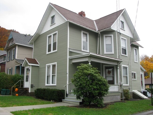 406 Poplar St, Unit Upper -Unit B