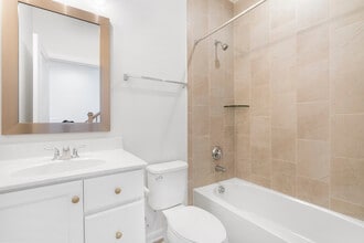 20677 Williamsport Pl in Ashburn, VA - Foto de edificio - Building Photo