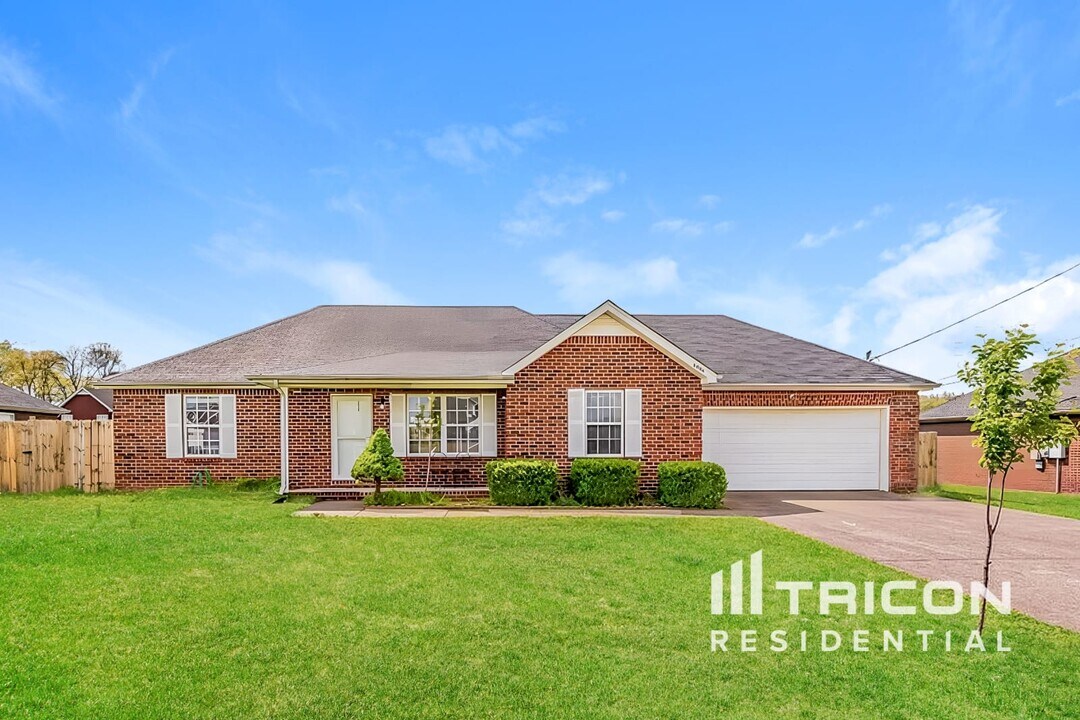 5004 Roberta Pl in Smyrna, TN - Building Photo