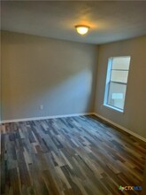 1028 Jefferson Ave in Seguin, TX - Building Photo - Building Photo