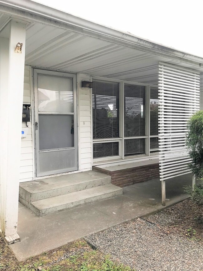 1010 Ironsides Ave in Bremerton, WA - Foto de edificio - Building Photo